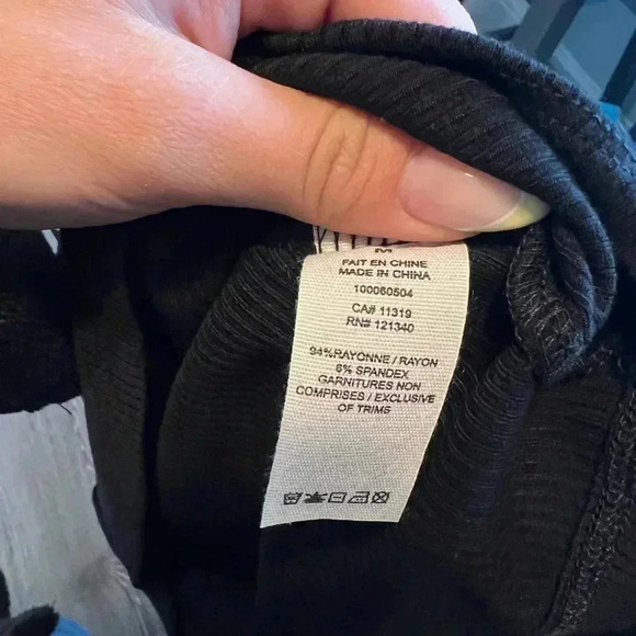 Garage Women’s black ribbed long sleeve shirt with cut out. NWT. Size Medium - Picture 4 of 4